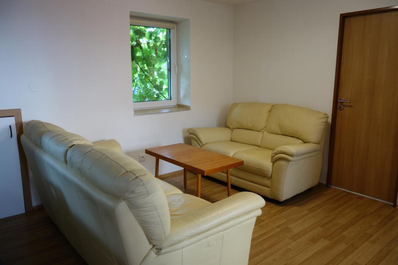 Apartman Hulin, Chrastany - Bily Екстериор снимка