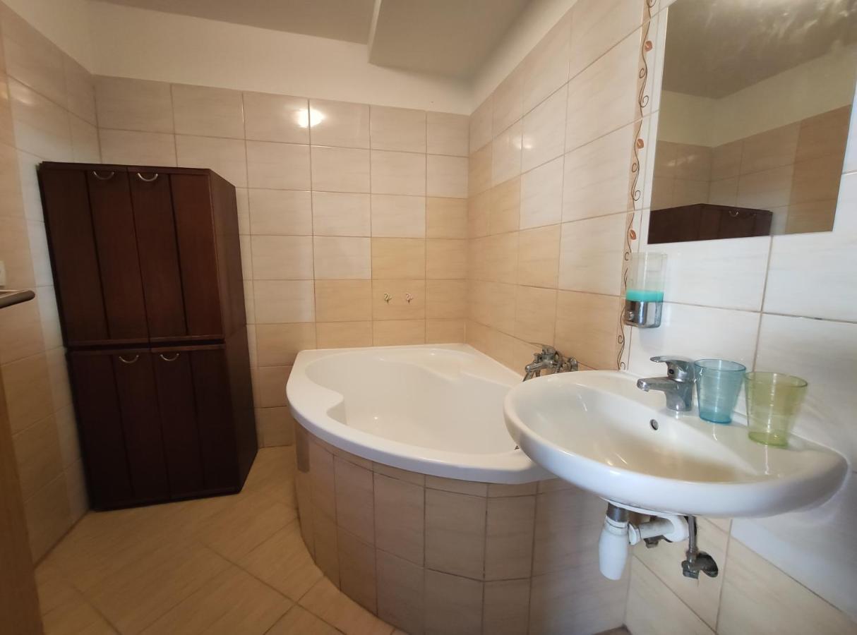 Apartman Hulin, Chrastany - Bily Екстериор снимка