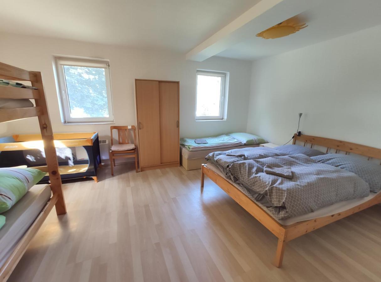 Apartman Hulin, Chrastany - Bily Екстериор снимка